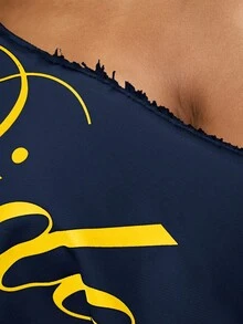 SUMWON WOMEN 露肩破洞骑士天使超大短款上衣，毛边秋冬休闲节日街头风格图案设计 T 恤 - 藏蓝色 - 查看 4