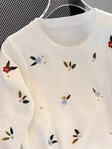 Resyla T-shirt décontracté à col rond avec broderie florale pour grandes tailles