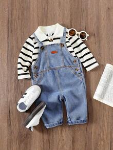SHEIN 2 Stücke Modeoutfit für Kleinkinder Jungen: Schwarz-beige gestreiftes Langarm-Polohemd mit Kragen, kombiniert mit verstellbaren, verwaschenen Denim-Latzhosen als lässiges Outfit, geeignet für den täglichen Gebrauch, Reisen & Urlaub im Frühling & Herbst