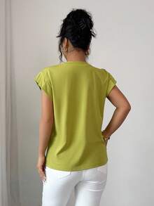 Elenzga Plus Size Elegant 3D Floral Round Neck Batwing Sleeve T-Shirt - Green - View 2