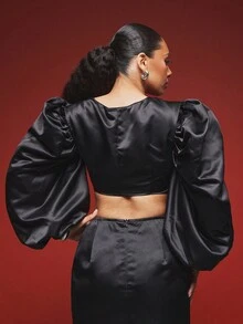 Vixey Black Solid Satin Puff Sleeve Pleated V Neck Crop Top - Black - View 2