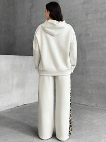 EURMUSE Women Leopard Detailed Sweat And Sweatpant Two Pieces Set - White - View 2