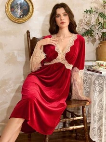 法式优雅蕾丝和天鹅绒女士睡袍，秋季