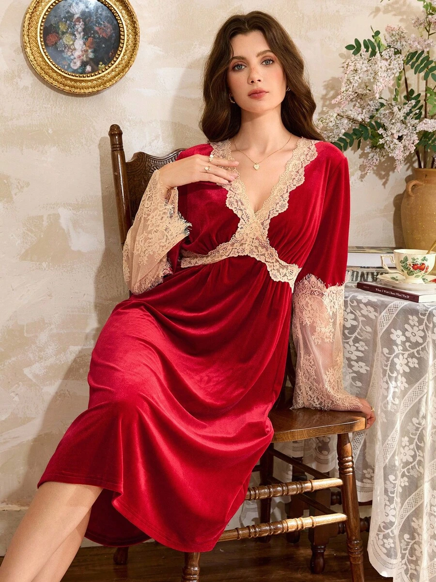 法式优雅蕾丝和天鹅绒女士睡袍，秋季