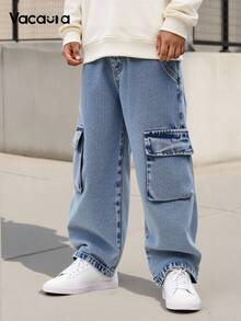 男童休闲工装风格复古水洗浅蓝色牛仔裤，宽松直筒版型，面料柔软舒适，百搭休闲风格，男童牛仔裤，新品上市