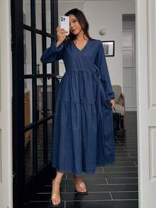 Livesso Vestido de mezclilla con cuello en V, volantes en el bajo y lazo - Azul - Ver 4