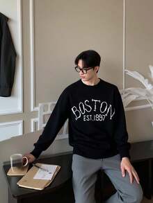 Claim Dot Suéter informal oversize para hombres con gráfico de letras y números con perlas falsas, de vuelta al colegio - Negro - Ver 3