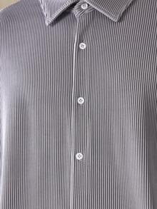 SUMWON 设计师百褶衬衫超大纽扣领短袖纹理休闲街头时尚现代都市时尚轻薄夏季春季 - 灰色 - 查看 5