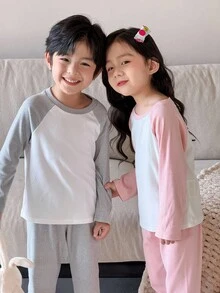 SHEIN Little Byeori 2 件套青少年男孩休闲拼色圆领长袖上衣和裤子家居服套装，兄弟姐妹/家庭装 - 灰色 - 查看 5
