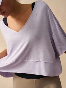 VARSIVA Camiseta deportiva casual para mujer con cuello en V, ajuste holgado y hombros caídos - Morado - Ver 7
