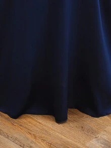 优雅藏蓝色交叉露背吊带连衣裙，适合少女秋冬季穿着 - 藏蓝色 - 查看 4