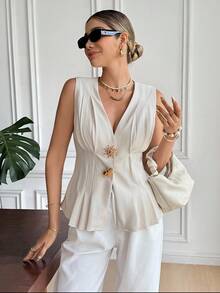 SHEIN Frenchy Top plissé décontracté pour femmes avec détail métallique, décor solaire métallique, col V plissé, sans manches. Convient pour toutes les saisons, l'hiver, le bureau décontracté, le style français, la tenue de bureau, l'élégance, les déplacements, le minimalisme, le bureau, le style "old money", simple, la soirée, l'invité de mariage, la Fête nationale, le Nouvel An, le Thanksgiving. Élégant pour l'été.