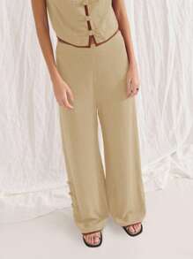 Nöista Bộ đồ hai mảnh không tay màu nâu đỏ, cổ áo kiểu Trung Hoa và nút thắt truyền thống. Quần ống đứng có chi tiết nút. Chất liệu vải thoáng khí, họa tiết. Thanh lịch, phong cách, thoải mái, đa năng. Hoàn hảo cho trang phục đi biển, trang phục sân bay dành cho nữ hoặc trang phục thường ngày ngày Quốc khánh 4 tháng 7. - Màu be - Xem 7