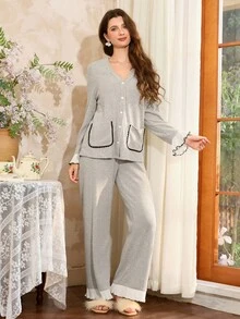 Ensemble de pyjama plissé élégant et minimaliste pour femmes, contraste de couleurs. Ensemble de pyjama à volants, ensemble de pyjama gris, ensemble de vêtements de détente pour femmes, ensemble de vêtements de nuit, vêtements d'automne et d'hiver