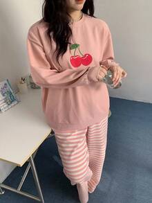 Dazy Plus 2 pièces Ensemble pyjama avec Top à manches longues ample imprimé cerises et pantalon rayé rose, vêtements de nuit pour femmes grande taille, tenues d'automne et d'hiver - Rose bonbon - Voir 3