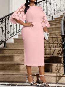 SHEIN Lady Suknia ślubna Fleurora Plus Size dla kobiet na wiosnę i lato, elegancka, swobodna, w kolorze boho, w kolorze różowym, z dzianiny z okrągłym dekoltem i trójwymiarowymi motywami kwiatowymi, z siateczki i bufiastymi rękawami - Różowy - Zobacz 4