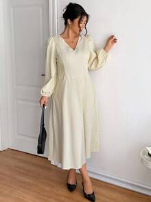 SHEIN Frenchy 大码女式休闲条纹中长连衣裙 - 杏色 - 查看 7