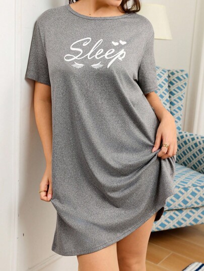 Große Größen Lässig Nachthemd mit Buchstaben-Muster und Rundhalsausschnitt, Kurzarm