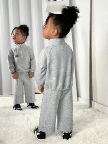 SHEIN Bộ áo nỉ cổ tròn in chữ màu xám và quần cạp chun cho bé gái, Thu/Đông - Xám - Xem 2