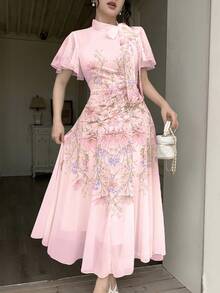 Modelyn Klänning med knytband och rynkad placering och tryck för kvinnor - Rosa - Visa 3