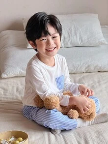 SHEIN 2 件套小男孩兄弟姐妹/亲子搭配条纹口袋长袖 T 恤和条纹裤针织柔软舒适睡衣套装 - 白色 - 查看 6