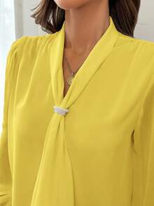 SHEIN Privé 加大码黄色长袖领结和银色装饰纽扣时尚正装衬衫 - 黃色 - 查看 9