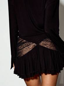 KIZN Robe mini à manches longues, col bénitier, en velours drapé avec détails en dentelle élégants. Tenue de soirée, de fête, de club ou de vacances avec volants et jupe évasée