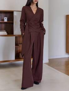 DAZY 女士 V 领裹身式侧系带上衣和直筒裤两件套休闲套装 - 棕色 - 查看 1