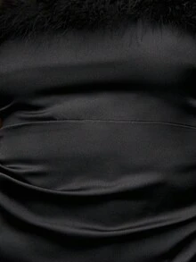 TypaGal 这款带有人造皮草饰边的小黑裙，为女士秋装和冬装增添迷人魅力。非常适合作为节日派对、婚礼宾客礼服或正式活动的冬季连衣裙。它可轻松搭配女士喜爱的冬季外套，或作为女士秋季连衣裙的曲线修身剪裁。 - 黑色 - 查看 7