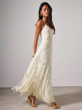 COSMINA Kontrastierendes Mesh-besticktes Maxikleid