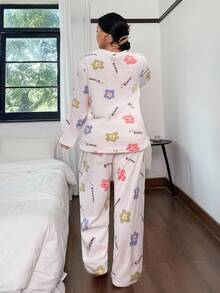 SHEIN Conjunto de pijama de franela con estampado de rayas y esponjoso, tallas grandes, ropa de otoño e invierno, atuendos acogedores - Blanco - Ver 2