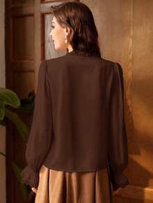 Vintamour Vintage elegantes Damen Hemd mit Kontrast-Spitze, V-Ausschnitt, lange weite Ärmel, Rüschensaum und exquisite Kunstperlenknöpfe, perfekt für Arbeit, Rückkehr zur Schule, Herbst Damen Blusen, Herbst Tops, Herbst Lehrerin, Winter Damen Vintage Weißes Langarmhemd, Knopfleiste Langarmbluse, Langarm Top, Langarm Bluse - Braun - Übersicht 8