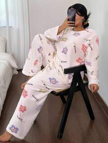 SHEIN Conjunto de pijama de franela con estampado de rayas y esponjoso, tallas grandes, ropa de otoño e invierno, atuendos acogedores - Blanco - Ver 4