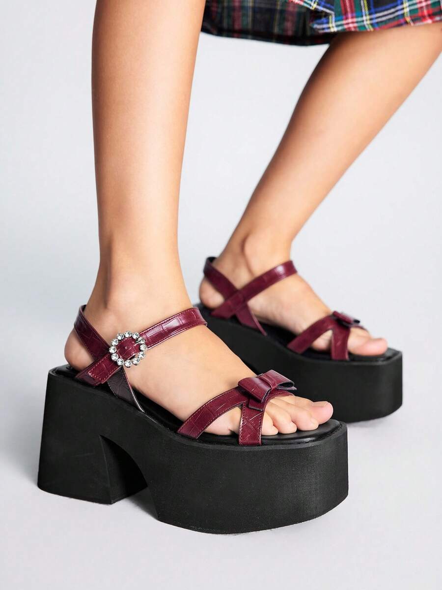 Sugerpunk 女士可爱蝴蝶结厚底凉鞋，夏季朋克风格圆形水钻休闲露趾坡跟鞋 - 时尚、舒适、方便松紧带 - 酒紅色 - 查看 1