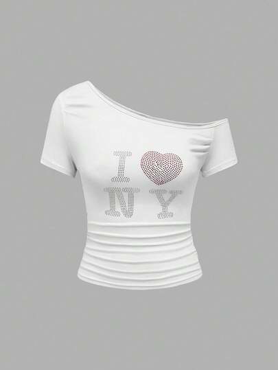 Camiseta casual de mujer con cuello asimétrico, estampado de corazón y letra con rhinestones, para verano