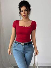 Selianne Nueva camiseta de mujer de manga corta con cuello cuadrado, dobladillo ondulado negro y fruncido lateral, versátil para el verano - Rojo - Ver 4