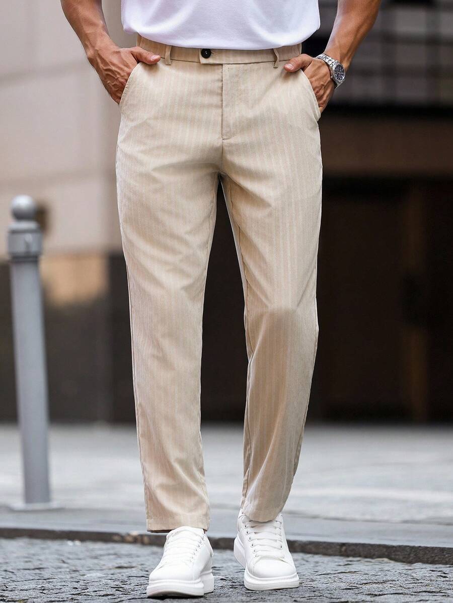 Manfinity Bizformal Calça formal social masculina de cor sólida com caimento afunilado, com visual geral em cor bege clássica, elegante e versátil, transmitindo uma postura de negócios firme e digna. Adequada para o trajeto diário, negócios, festas e banquetes. Essa calça é um item versátil e indispensável no guarda-roupa de um homem, e um excelente presente para namorados ou maridos. - Damasco - Visão 1