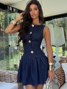 Ronhire فستان جينز للنساء مزين بأزرار معدنية، تصميم ملتوي وبتجاعيد، فستان أزرق للنساء مزين بأزرار معدنية بتصميم نصف ملتوي وياقة مستديرة بدون أكمام وتنورة مطوية، ملابس عصرية بطراز "Y2K"، ملابس شوارع للنساء، مجموعة ملابس جينز للنساء، فستان غربي للنساء، ملابس نساء "Y2K"، ملابس أعياد ميلاد للنساء، فساتين زرقاء للنساء، فستان غربي، فساتين غربية للنساء، فستان قصير - أزرق داكن - مشاهدة 4