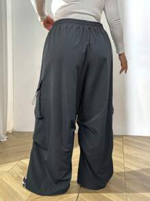 SHEIN CURVE+ 大码女式纯色抽绳腰带口袋褶皱阔腿裤 - 灰色 - 查看 2