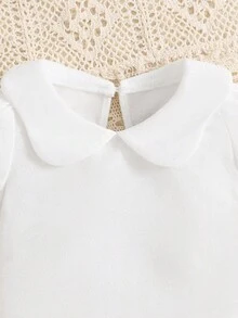 SHEIN Vintaside Kids Conjunto De Bebé De Niña Con Blusa Con Cuello Peter Pan, Pelele Con Detalles De Volantes Y Juguete - Multicolor - Ver 3