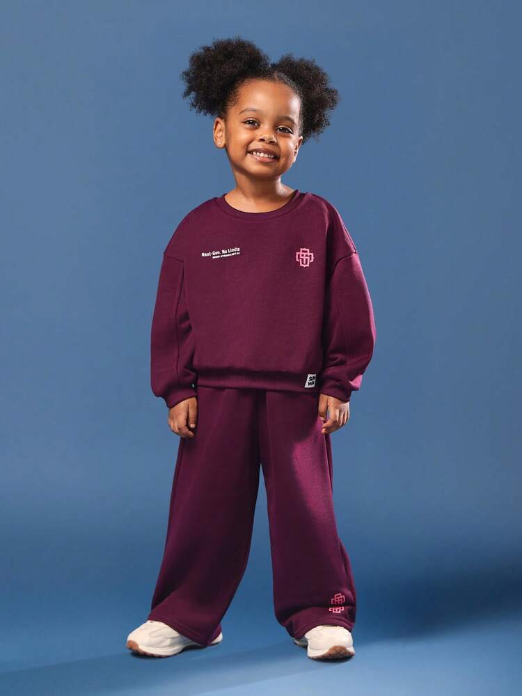 Completo composto da felpa e pantaloni a gamba larga in due pezzi