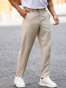 Manfinity Bizformal Calça formal social masculina de cor sólida com caimento afunilado, com visual geral em cor bege clássica, elegante e versátil, transmitindo uma postura de negócios firme e digna. Adequada para o trajeto diário, negócios, festas e banquetes. Essa calça é um item versátil e indispensável no guarda-roupa de um homem, e um excelente presente para namorados ou maridos. - Damasco - Visão 7