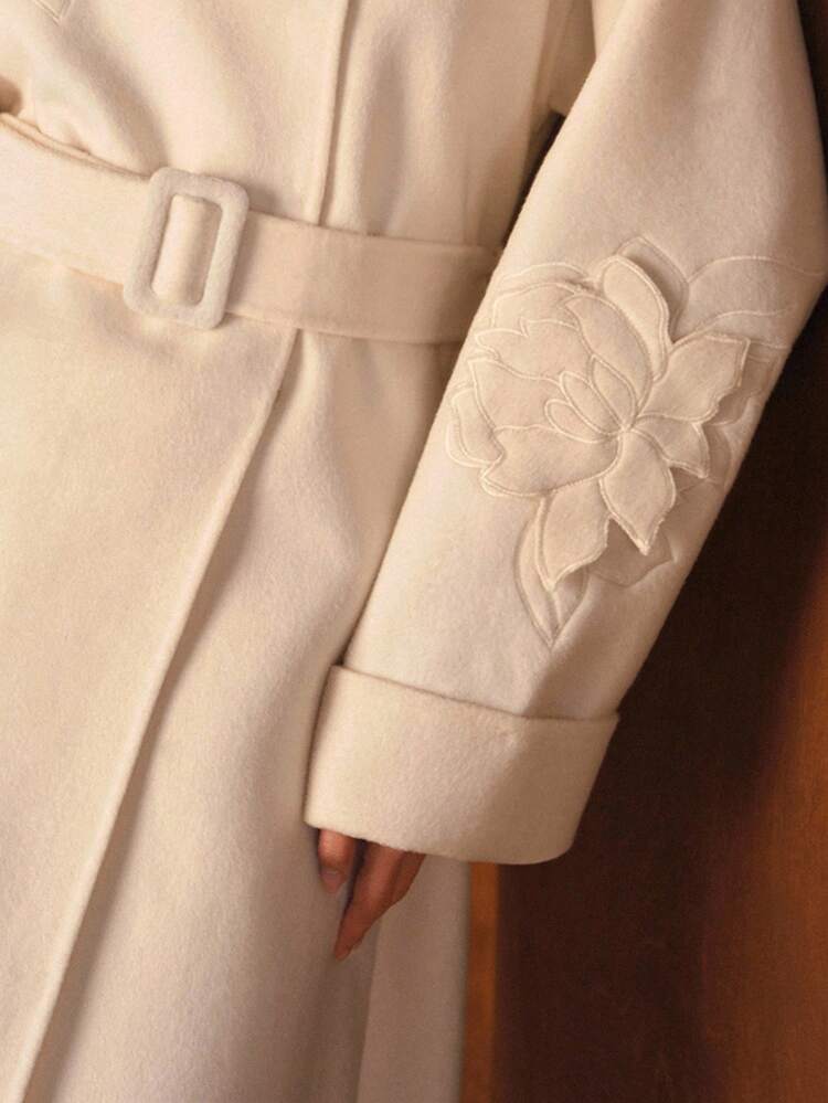ABRIGO ELEGANTE DE LANA CON CUELLO REDONDO, BORDADO Y APLICACIONES, OTOÑO/INVIERNO