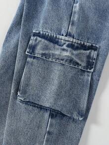 男童休闲工装风格复古水洗浅蓝色牛仔裤，宽松直筒版型，面料柔软舒适，百搭休闲风格，男童牛仔裤，新品上市