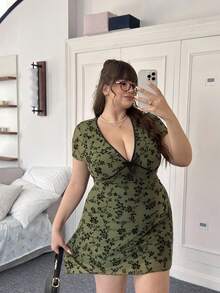 CovetEZ 大码绿色刺绣 A 字形 V 领连衣裙，春夏 - 軍綠色 - 查看 6