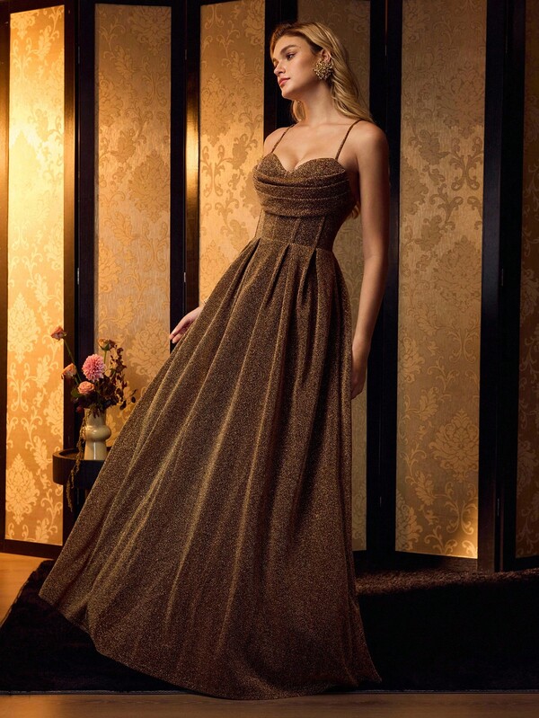 MOTF Soiréza VESTIDO ELEGANTE DE TIRANTES EXTRA FINOS Y LARGO HASTA EL SUELO CON DETALLE DE LAZO EN LA ESPALDA Y FALDA CON BAJO OVERSIZE PARA FIESTAS DE OTOÑO/INVIERNO Y EVENTOS FORMALES