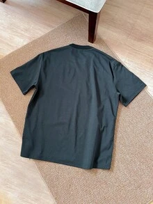 Manfinity VCAY قميص كاجوال للرجال، مقاس قياسي، أكمام قصيرة، طباعة جرافيك بلون أسود، رقبة دائرية، صيفي، أشياء للأزواج - الأسود - مشاهدة 2