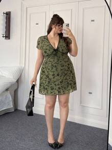 CovetEZ 大码绿色刺绣 A 字形 V 领连衣裙，春夏 - 軍綠色 - 查看 3