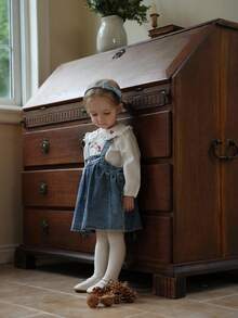 Vintaside Kids Bebé niña Bebé/Niña pequeña Blusa de manga larga con cuello bordado de otoño emparejada con falda de peto de mezclilla lavada a la moda, adecuada para salidas en clima suave de otoño, campamentos, vacaciones, reuniones familiares y uso casual diario