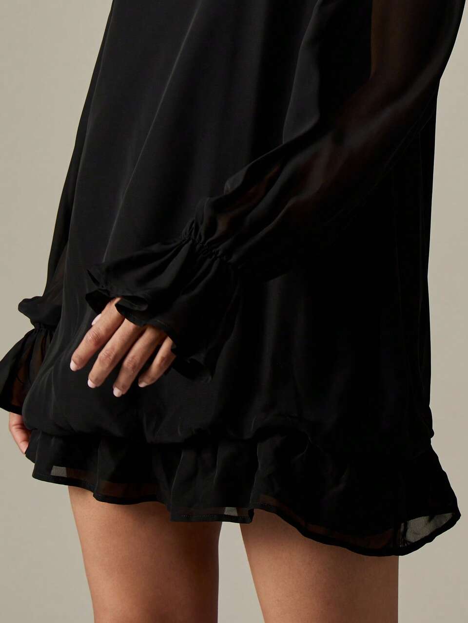 MISSGUIDED Mini abito monospalla con maniche a sbuffo e volant